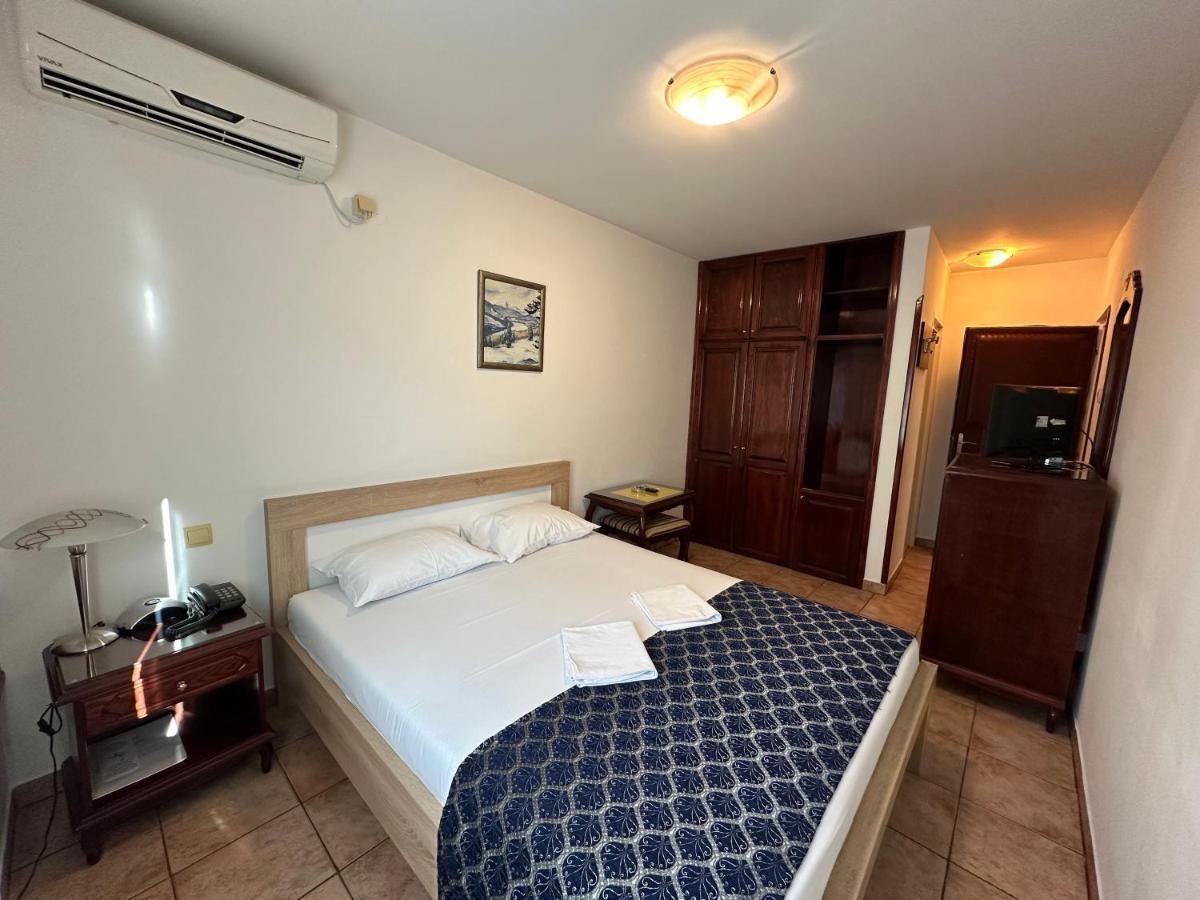 Beatrix Lux Hotel Budva Exterior foto
